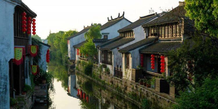 沉醉于大自然的绚丽景色
